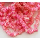 Teokarbi chipsid 4-12mm roosad pärliläikelised, nööril u 43 cm - 1 tk