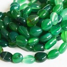 Сердолик натуральный камень 4-13 мм, окрашенный в зеленый цвет, примерно 32-39 шт в упаковке на нитке.