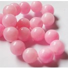 Jade 12mm luonnonkivi, maalattu vaaleanpunainen, reikä 1,2mm, 4 kpl pakkauksessa