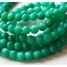 Jade  6mm luonnonkivi värjätty vihreä, reikä 1mm, pakkaus 15 kpl