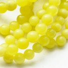 Jade 6mm luonnonkivi maalattu vihertävän keltaiseksi, reikä 1mm, 15 kpl pakkauksessa.