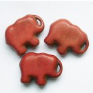 Synteettinen howliitti norsu  20x15mm punaruskea, 1 kpl