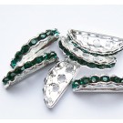 Strassi korunjakaja hopeoitu, 19x8mm, emerald vihreä  1 kpl